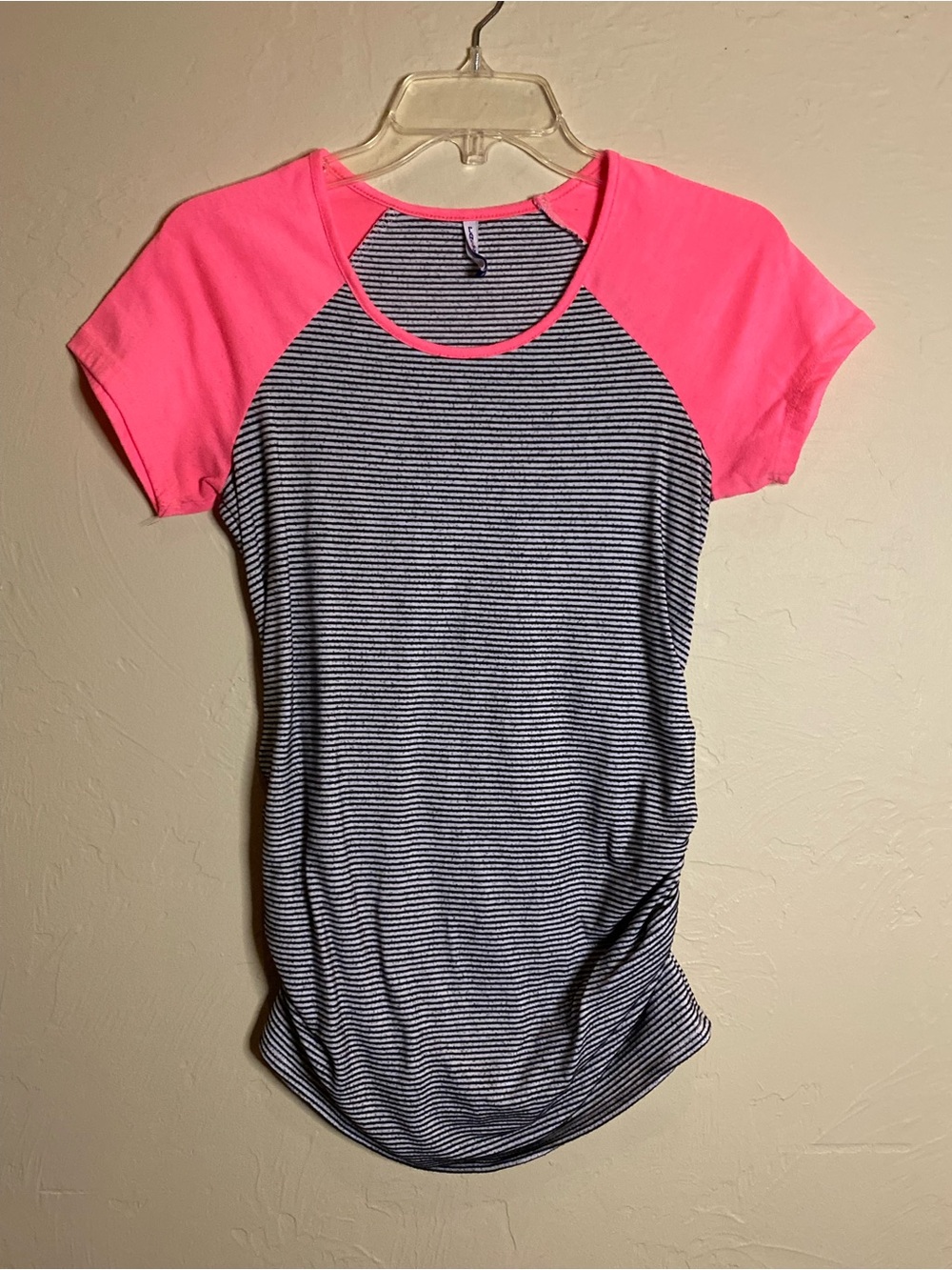 Planet Motherhood Maternity Top Womens M Striped Pink Raglan Sleeve Ruched Sides